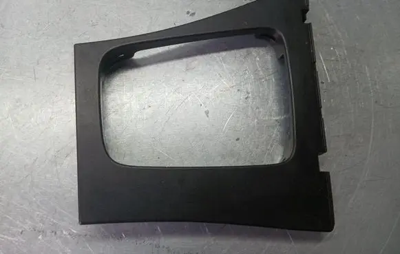 Volvo V70 Front door window/glass frame 9192967