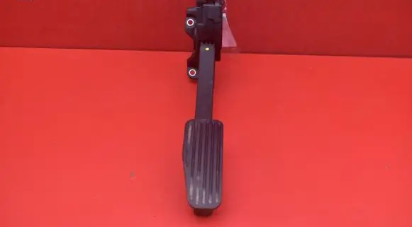 Volvo S60 Accelerator throttle pedal 30715175