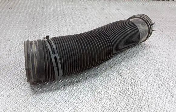 Volkswagen Golf IV Air intake duct part