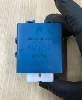 Lexus RX 450H Door central lock control unit/module 8597048030