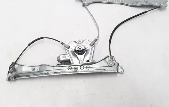 Renault Clio III Front window lifting mechanism without motor 8200843597