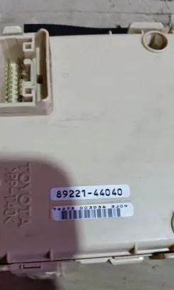 Toyota Avensis Verso Fuse module 8922144040
