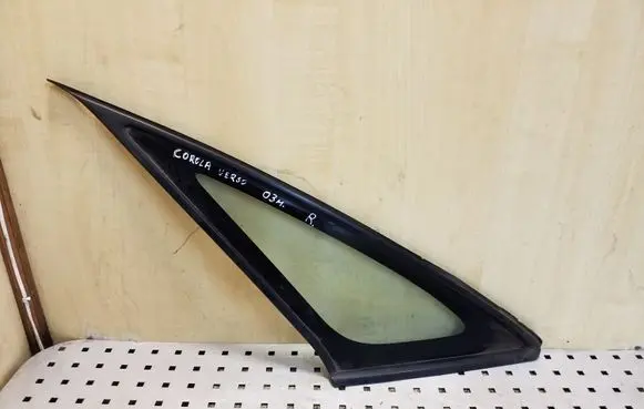 Toyota Corolla Verso E121 Front triangle window/glass 