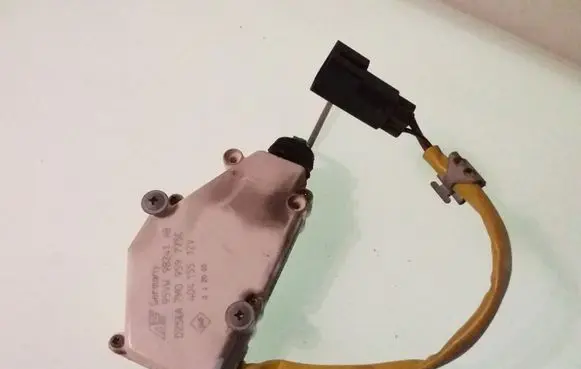 Fuel tank cap lock motor
