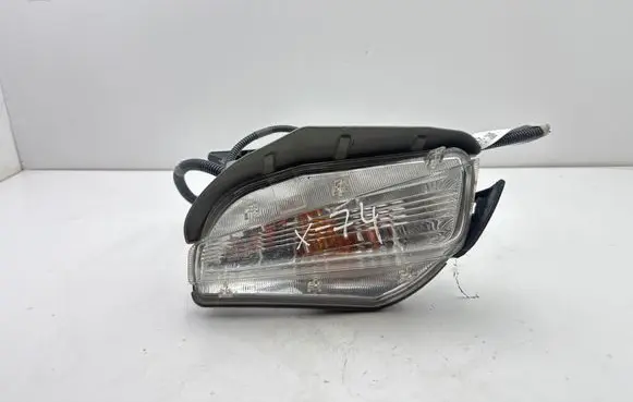 Toyota Prius+ (ZVW40) Front indicator light A045053