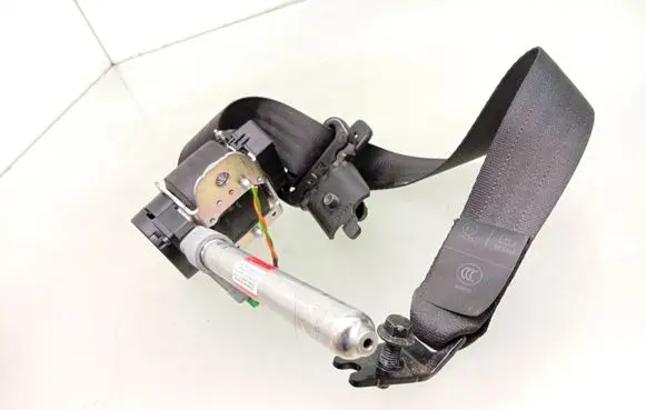 Volvo V70 Rear seatbelt 39818820