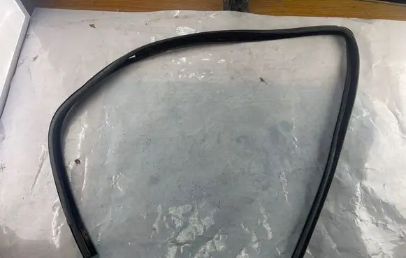 Opel Astra H Rubber seal rear door 565498024
