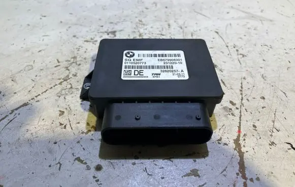 BMW 5 F10 F11 Hand brake control module 6799083 0110520773 32620257A