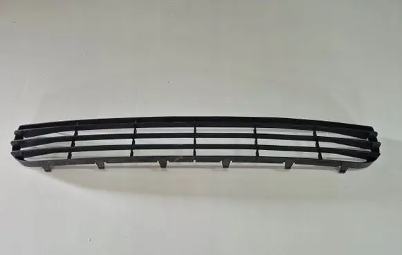 Mitsubishi Colt Front bumper lower grill MN105191