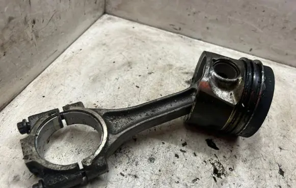 Volkswagen Golf VII Piston with connecting rod 10NV5