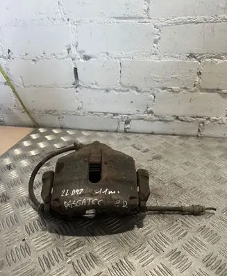 Volkswagen PASSAT CC Front brake caliper