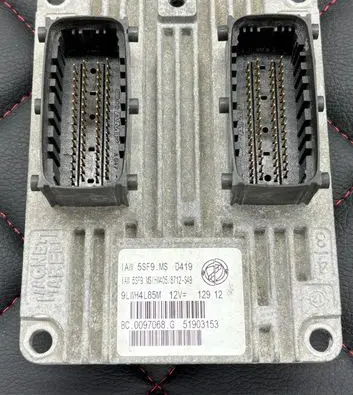 Fiat 500 Engine control unit/module ECU 51903153 9LWH4L85M 0097068G