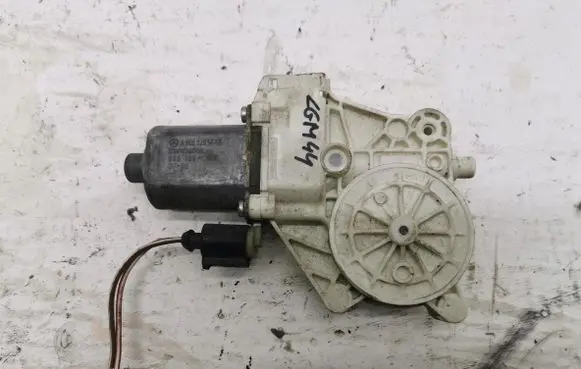 Mercedes-Benz Sprinter W906 Front door window regulator motor A0068205442