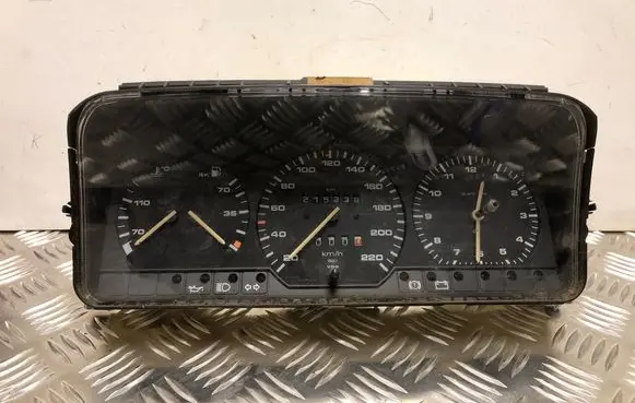 Volkswagen PASSAT B3 Speedometer (instrument cluster) 81117621