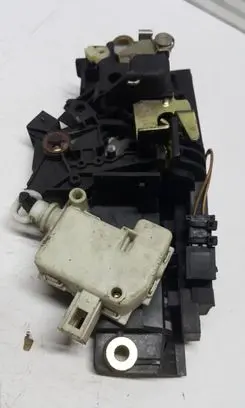 Audi A6 S6 C5 4B Tailgate/trunk/boot lock/catch/latch 4B0827565H 8D9827565H