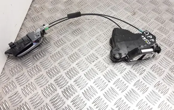 Suzuki Grand Vitara II Front door lock 6012014