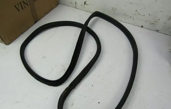 Honda CR-V Rear door rubber seal (on body) 72815SWW