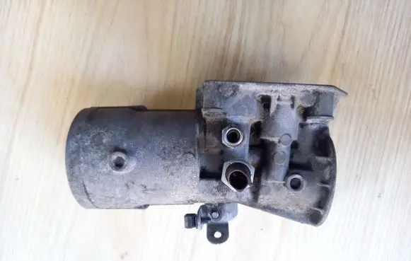 Volkswagen Touran I Oil filter mounting bracket 045115389E FL267