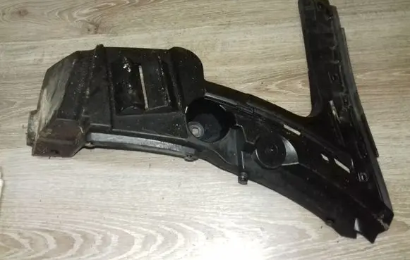 Volvo XC90 Front bumper mounting bracket 08620567