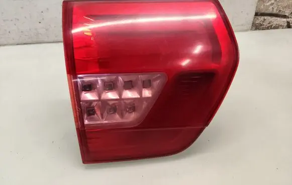 Tailgate rear/tail lights