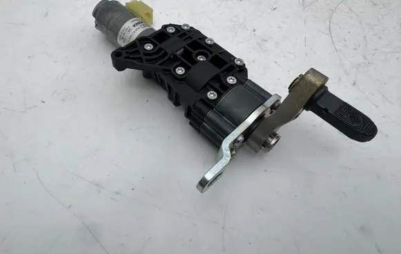 Audi A4 S4 B9 8W Tailgate/trunk/boot lift motor 8W9827852D 0390204156