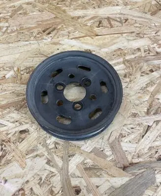 Volkswagen Golf IV Power steering pump pulley 038145255B