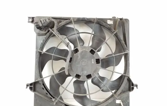 Hyundai Santa Fe Radiator cooling fan shroud 253502B700