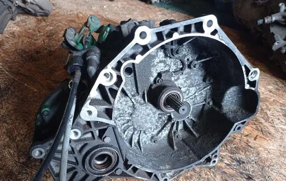 Opel Vectra C Manual 5 speed gearbox 5495775