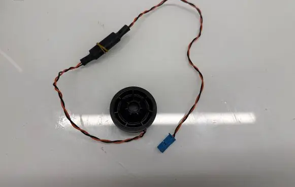 Front door high frequency speaker
