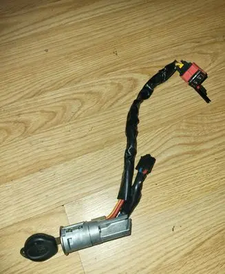 Peugeot 206 Ignition lock 8G031