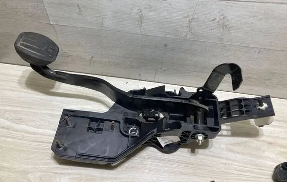 Peugeot Expert Brake pedal 9839872080