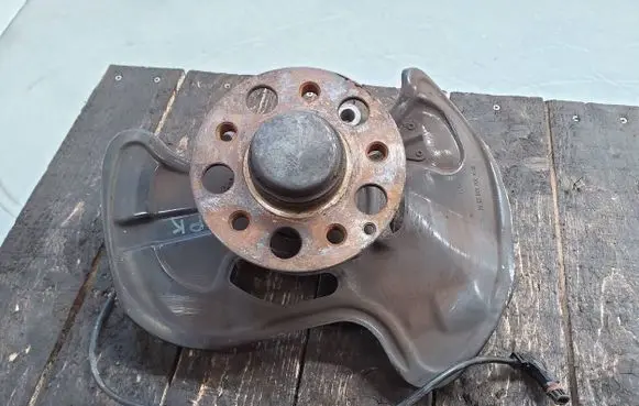 Mercedes-Benz C W204 Front wheel hub spindle knuckle 20401