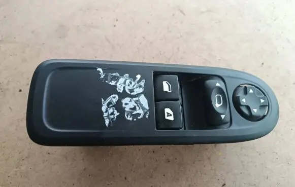 Citroen C3 Electric window control switch 96637529XT 28232430