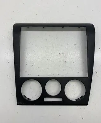 Skoda Octavia Mk1 (1U) Radio/GPS head unit trim 1U1863399