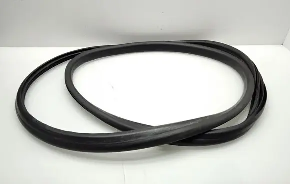 Renault Clio IV Front door rubber seal