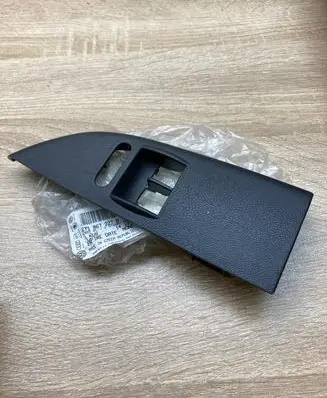 Skoda Fabia Mk1 (6Y) Front door window switch trim 6Y1867227B 11795907