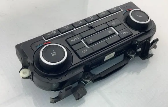 Volkswagen Tiguan Climate control unit 5K0907044GK 5HB00974691
