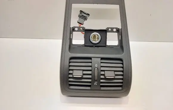 Volkswagen PASSAT B6 Rear air vent grill 3C0819203