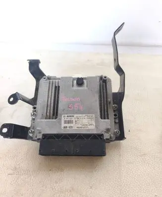 Hyundai Tucson TL Engine control unit/module 391992F571 0281032741