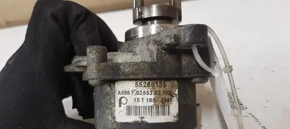 Opel Corsa E Vacuum pump 55268135