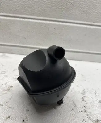 Volkswagen Golf V Vacuum air tank 7M0129808