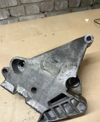 Audi A3 S3 8P Engine mounting bracket 03G199207A V050KTS61