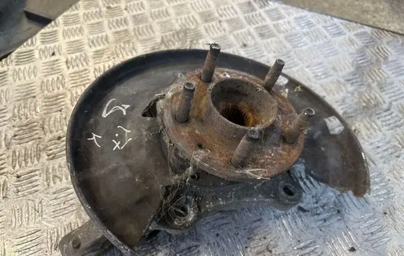 Opel Astra J Front wheel hub