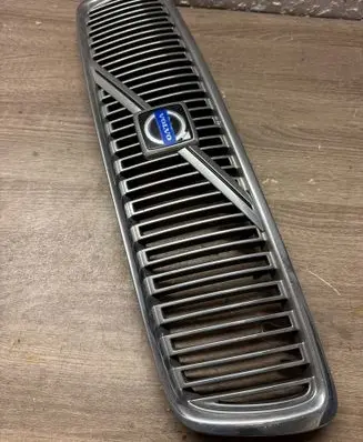 Volvo V70 Front bumper upper radiator grill 9190885