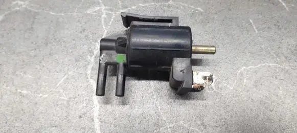 Mitsubishi Galant Vacuum valve k5t49574