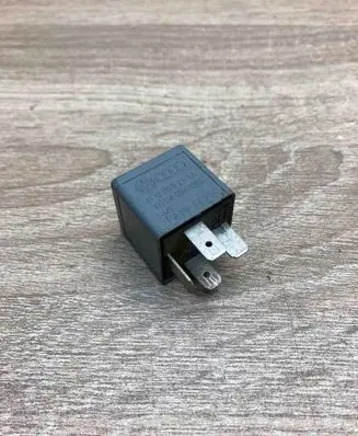Volkswagen PASSAT B5 Other relay 8D0951253A V23134B52X301 373