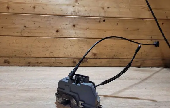 Renault Scenic II - Grand scenic II Front door lock 119332