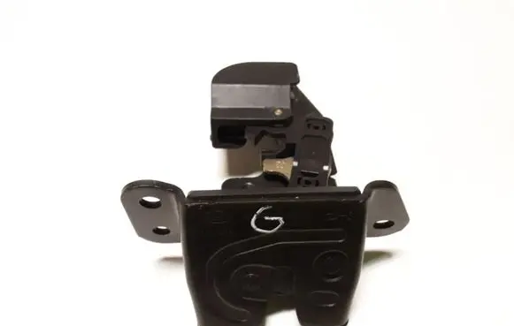 Hyundai Santa Fe Tailgate/trunk/boot lock/catch/latch 812302B000