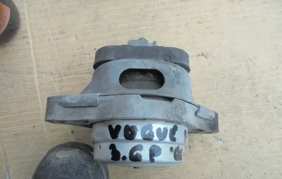 Land Rover Range Rover Sport L320 Engine mount bracket