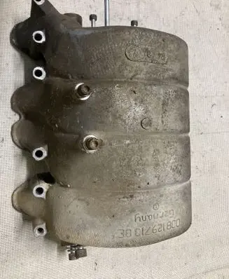 Volkswagen Caddy Intake manifold 038129713BE